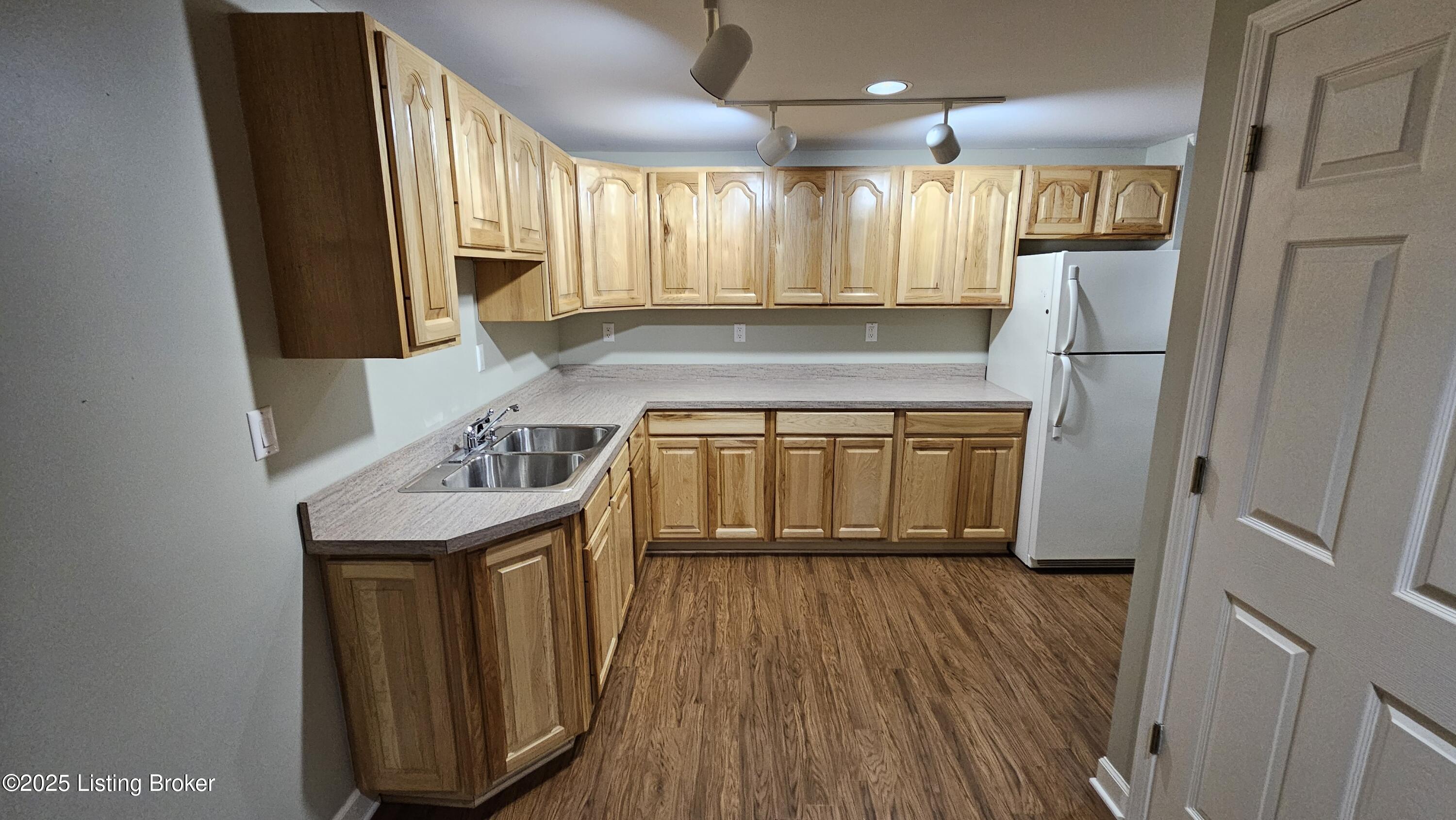 8113 Rome Beauty Way Louisville, KY 40228 - Photo 65 of 103 Basement Kitchenette