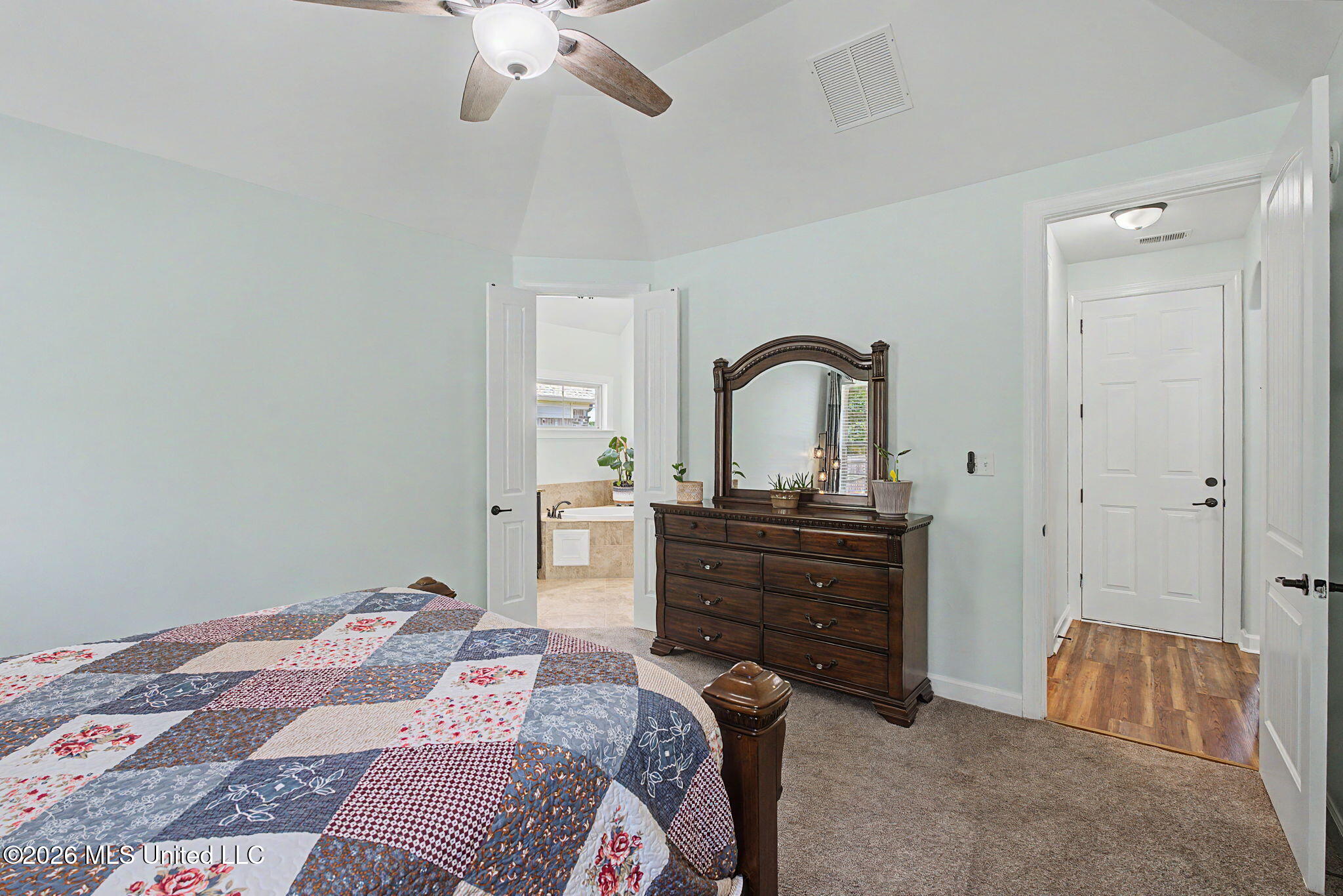 4253 Ridgemont Road Olive Branch, MS 38654 - Photo 22 of 46 Primary Suite