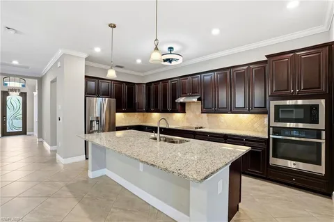 $999,900 | 28076 Foxrock Court, Bonita Springs, FL 34135
