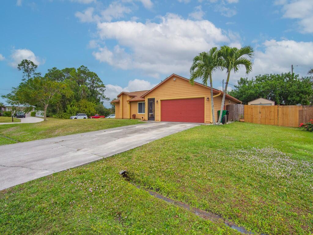 4401 Southwest Babylon Street Port St. Lucie, FL 34953 - Photo 34 of 39 Image00038