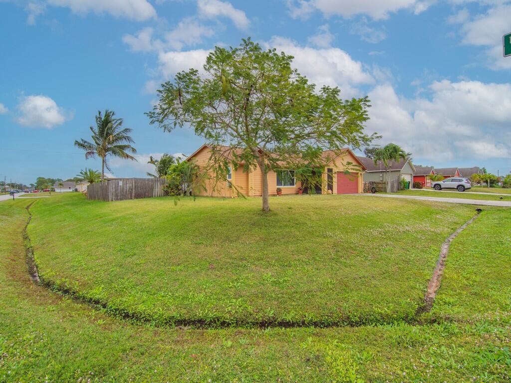 4401 Southwest Babylon Street Port St. Lucie, FL 34953 - Photo 38 of 39 Image00043