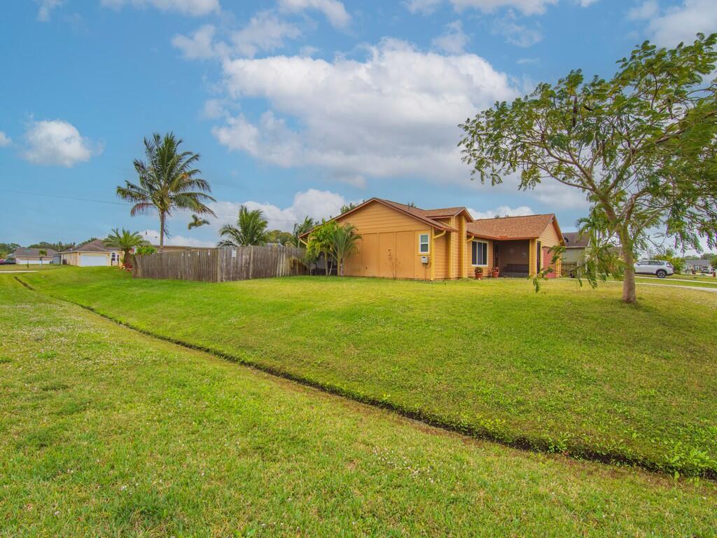 4401 Southwest Babylon Street Port St. Lucie, FL 34953 - Photo 39 of 39 Image00044