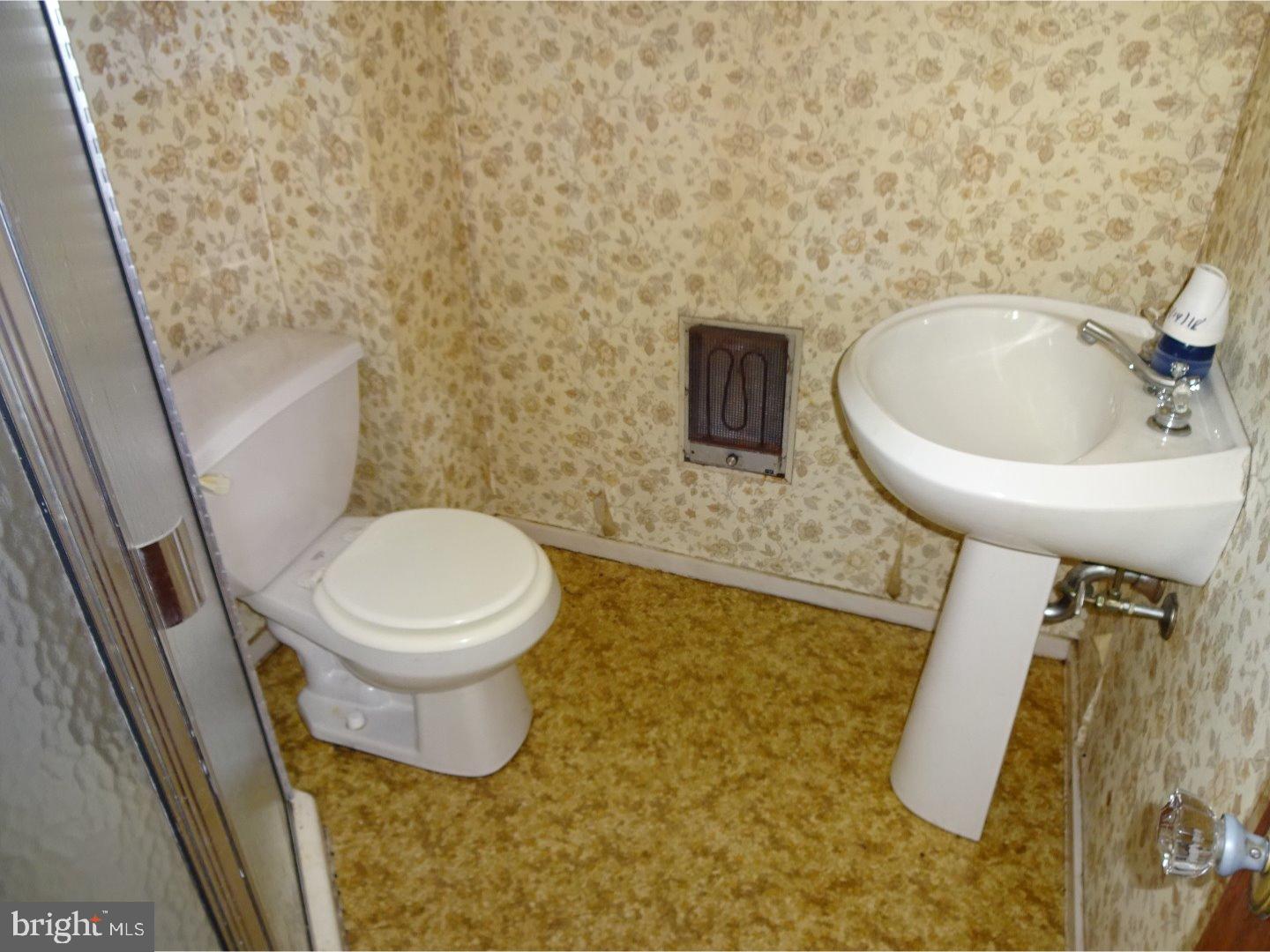 4419 Aberdale Road Philadelphia, PA 19136 - Photo 10 of 16 Bathroom