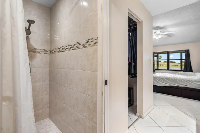 a en suite bathroom with a sink and shower