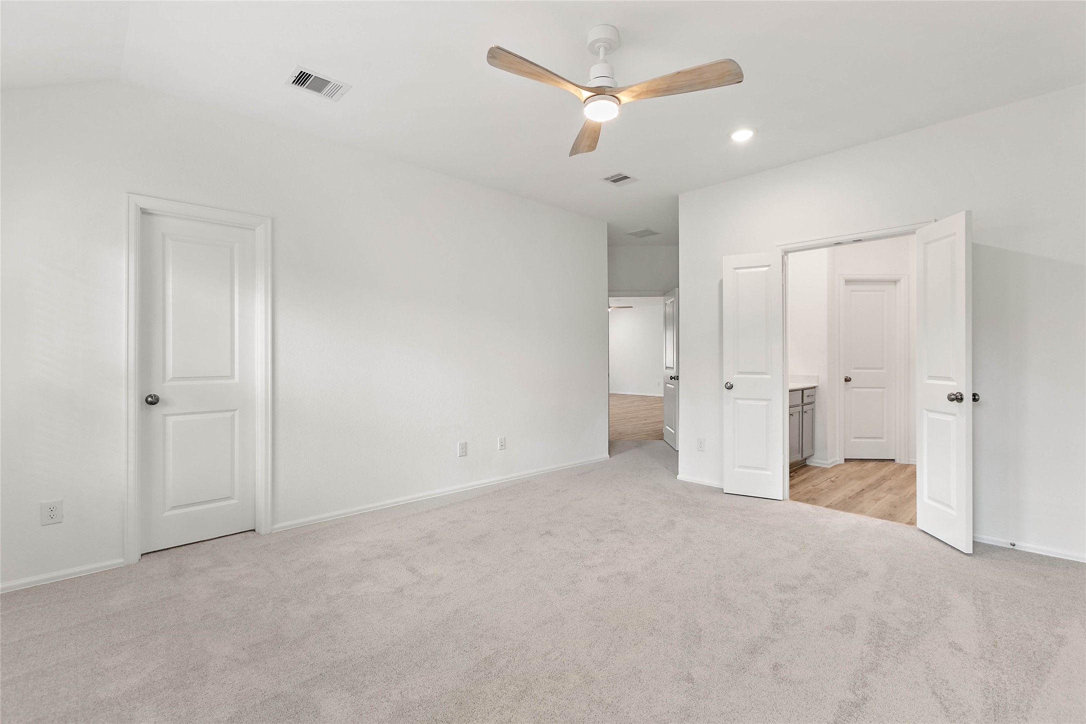 7602 Angels Lndg Lane Porter, TX 77365 - Photo 15 of 32 Simply close the door and you have total privacy from the accessible laundry room.
