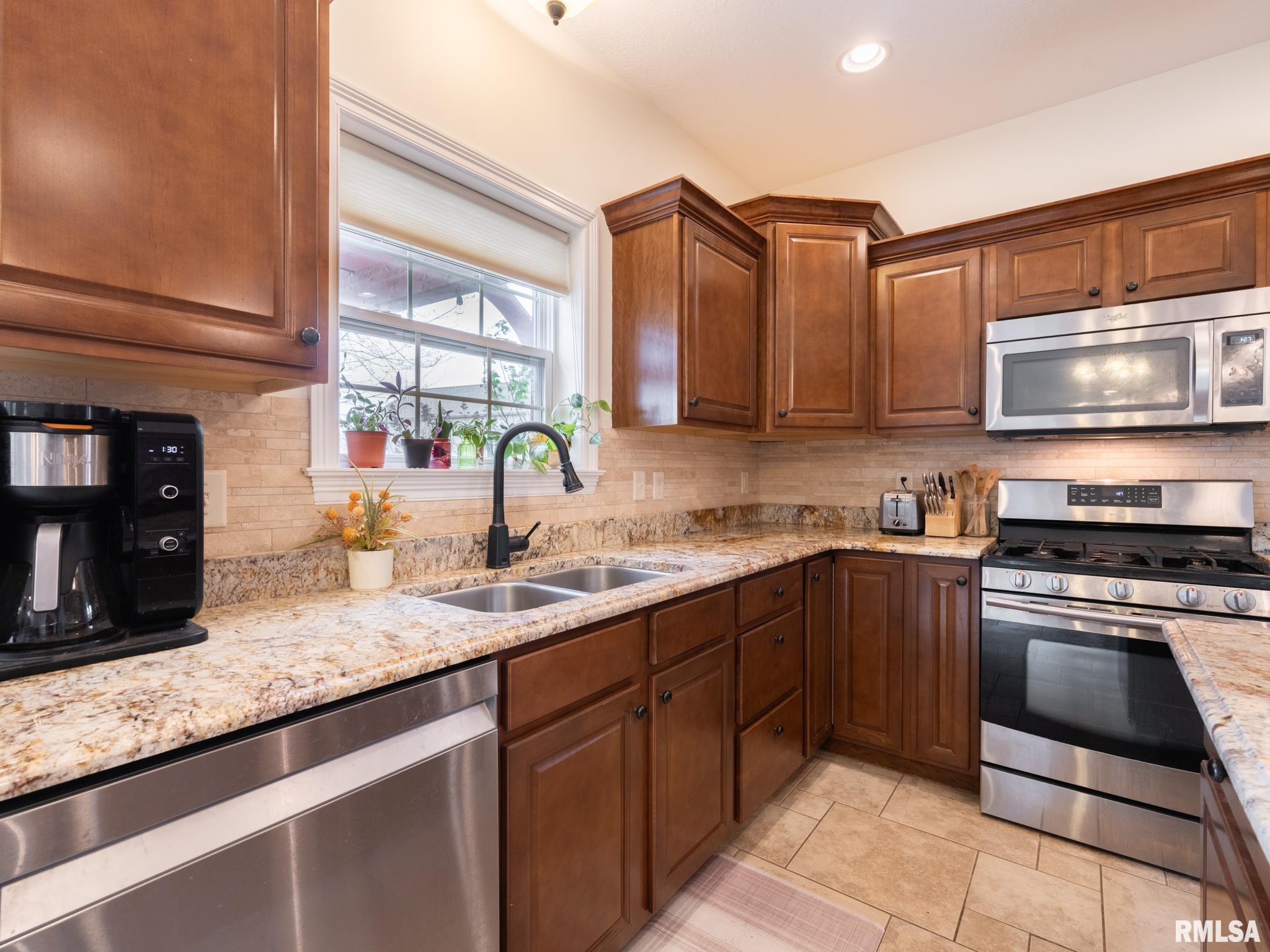 1716 Rustic Oak Drive Washington, IL 61571 - Photo 17 of 77