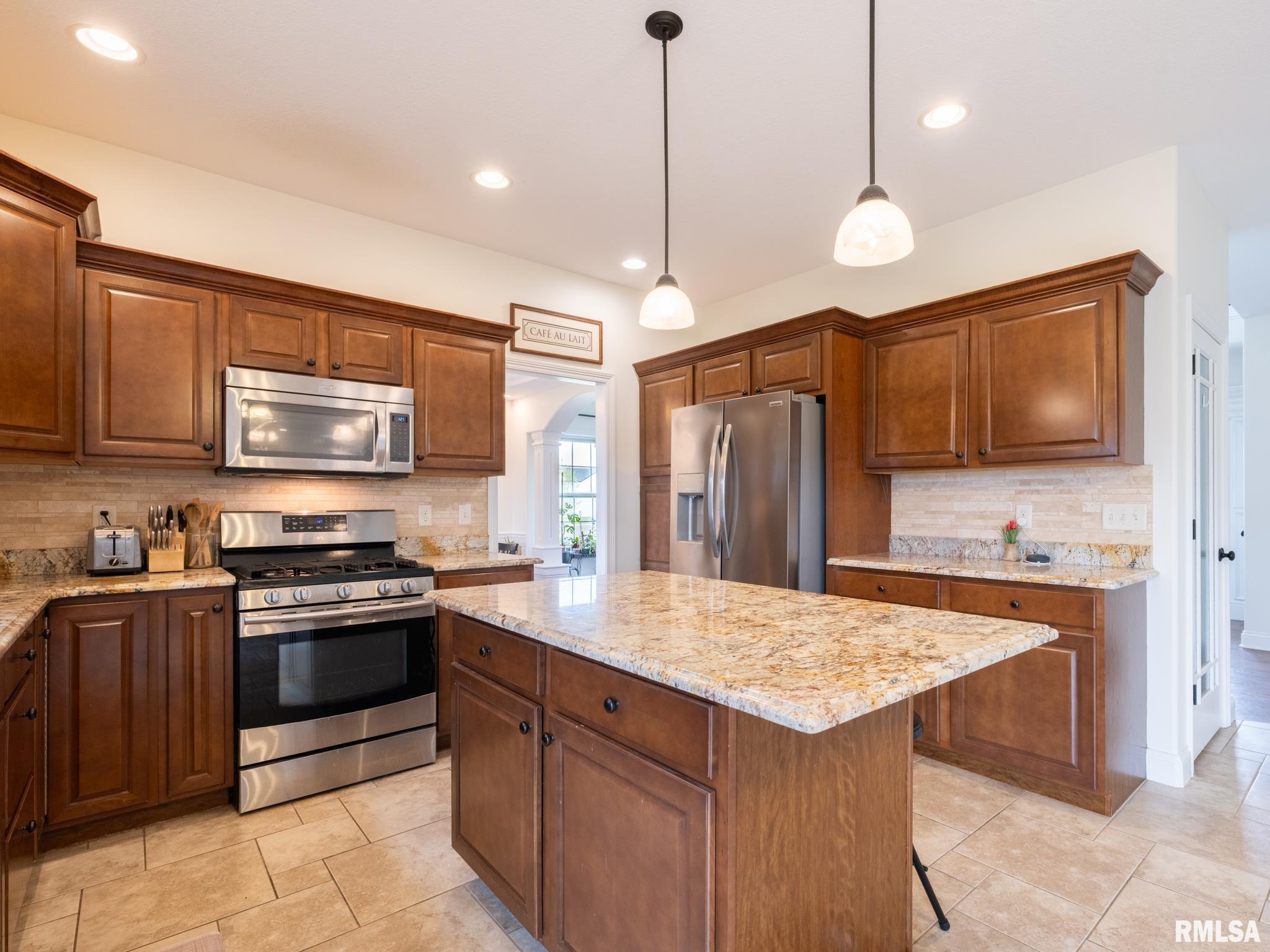 1716 Rustic Oak Drive Washington, IL 61571 - Photo 4 of 77