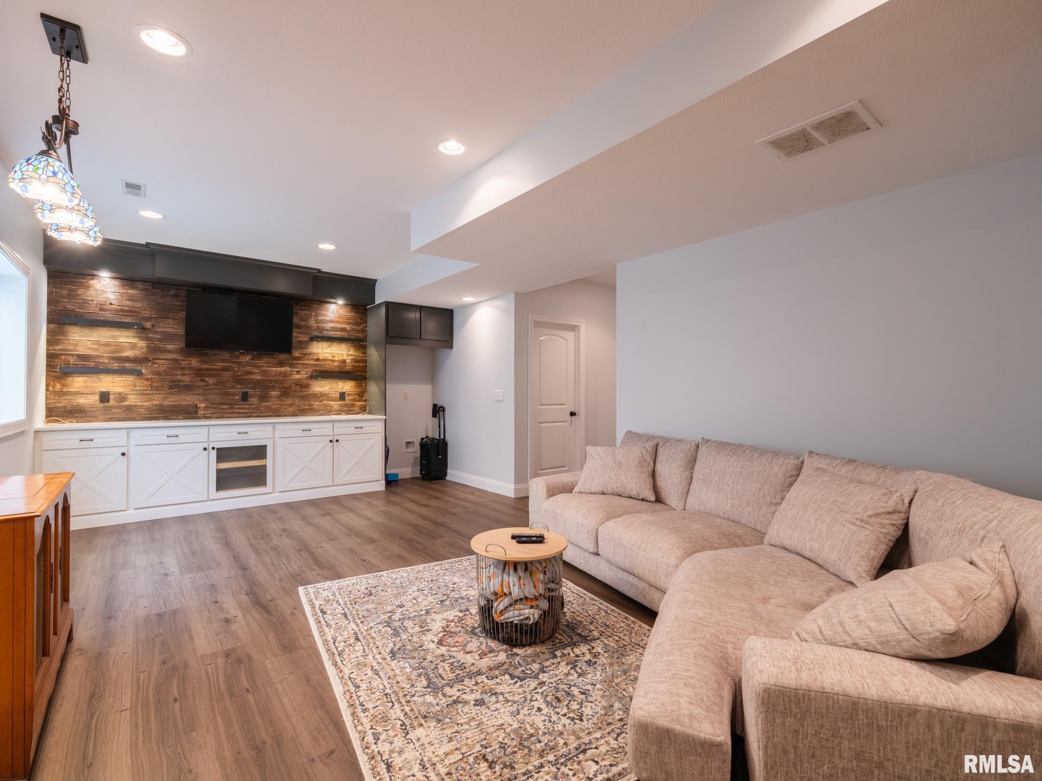 1716 Rustic Oak Drive Washington, IL 61571 - Photo 6 of 77