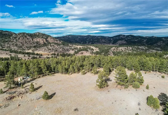 a view of a sky view