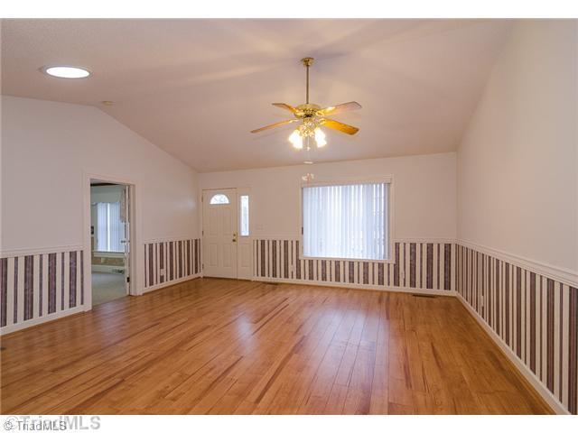 499 Ridge Road Lexington, NC 27295 - Photo 3 of 15 Living Room.