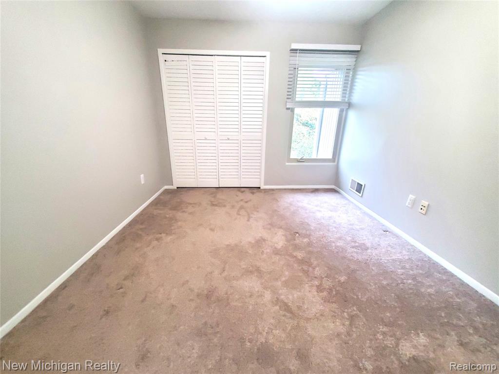 673 Oakbrook West Rochester Hills, MI 48307 - Photo 25 of 36 Gallery Image 25