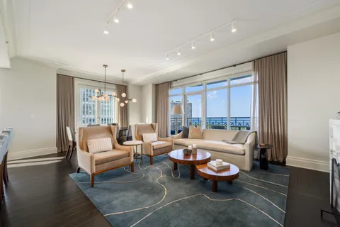 $2,999,000 | 2550 North Lakeview Avenue, Unit N1904, Chicago, IL 60614