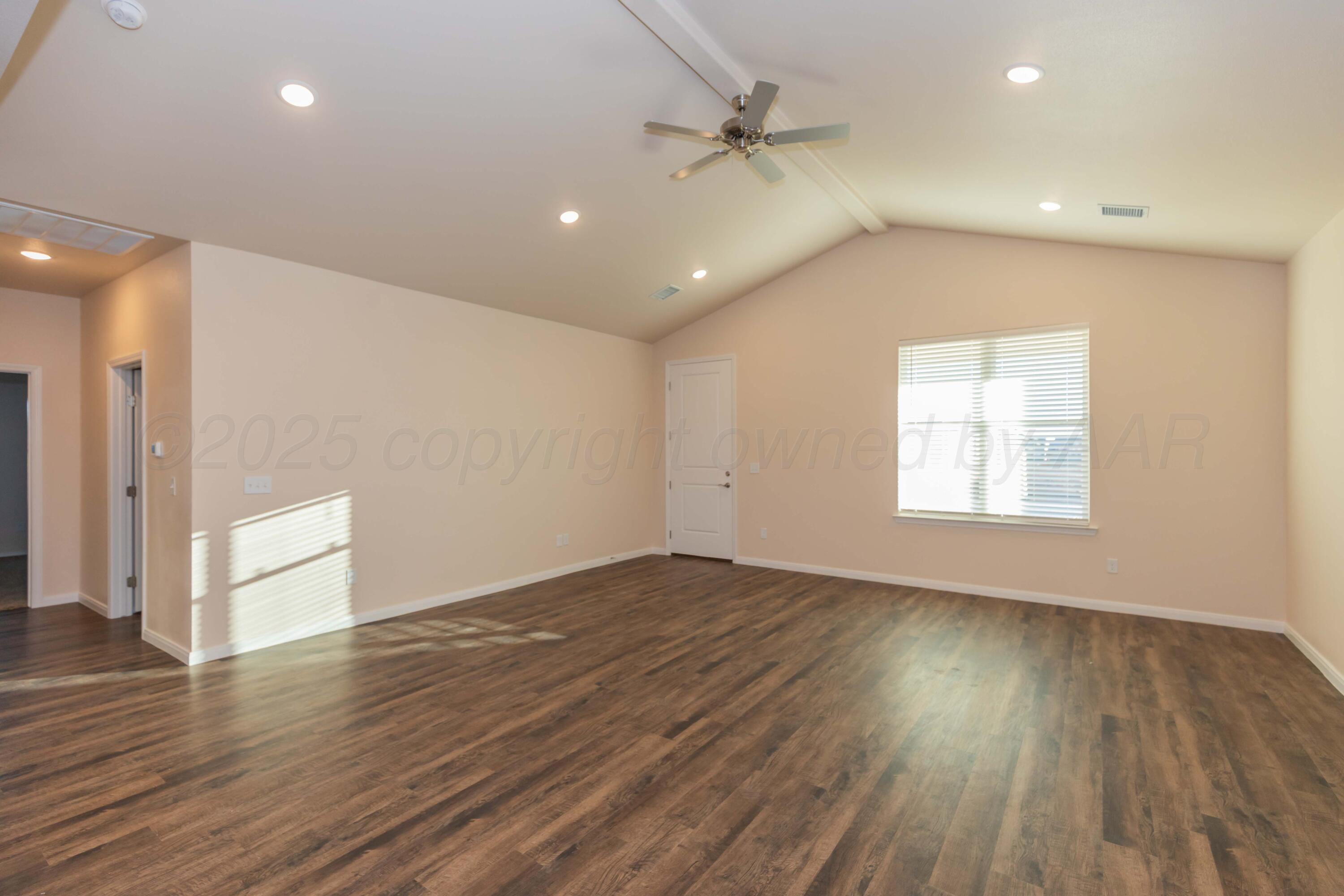 7512 Beck Drive Amarillo, TX 79119 - Photo 4 of 30 LIVING ROOM