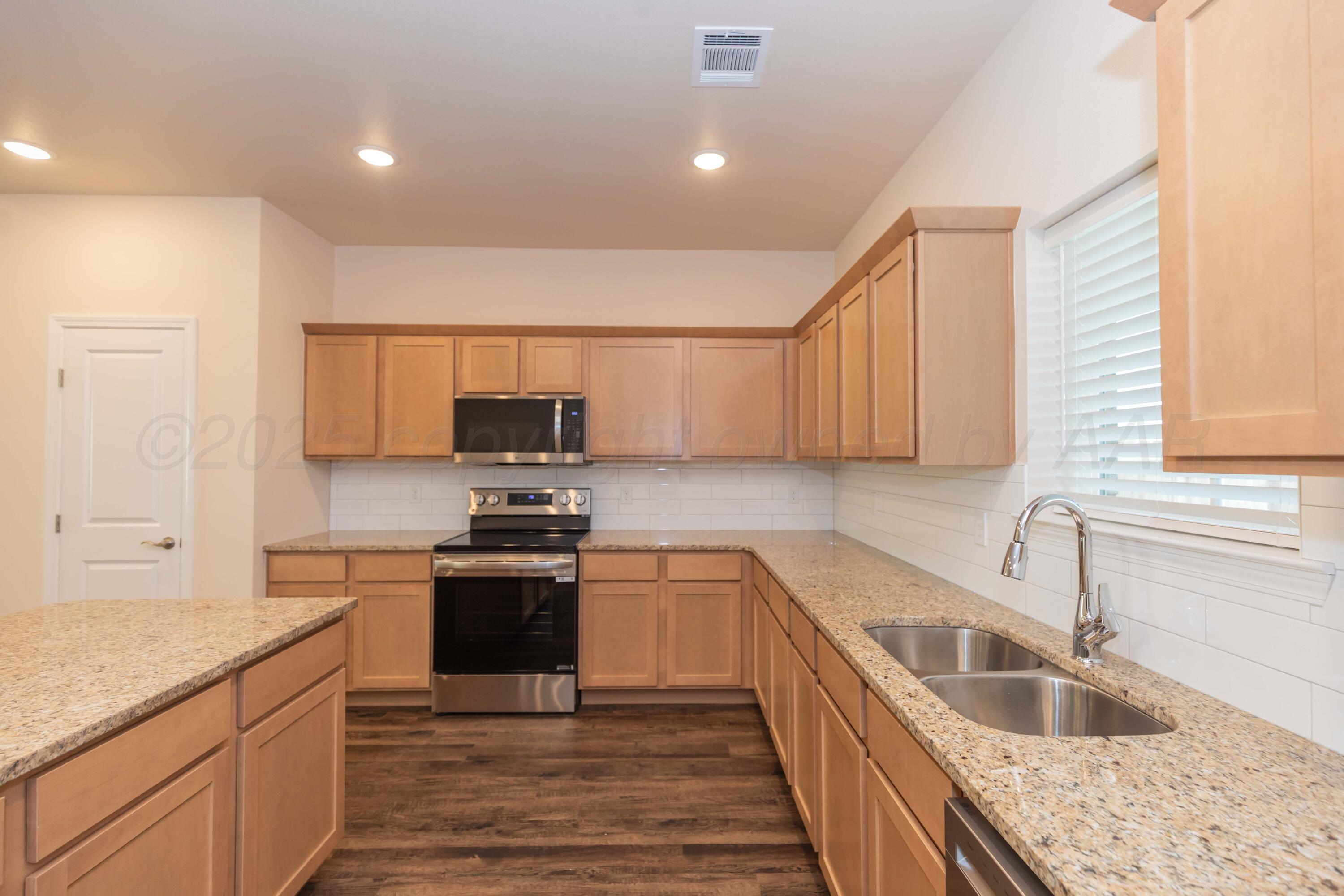 7512 Beck Drive Amarillo, TX 79119 - Photo 9 of 30 KITCHEN