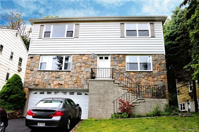 $4,300 | 5 Ridge Road, Unit 2, Dobbs Ferry, NY 10522