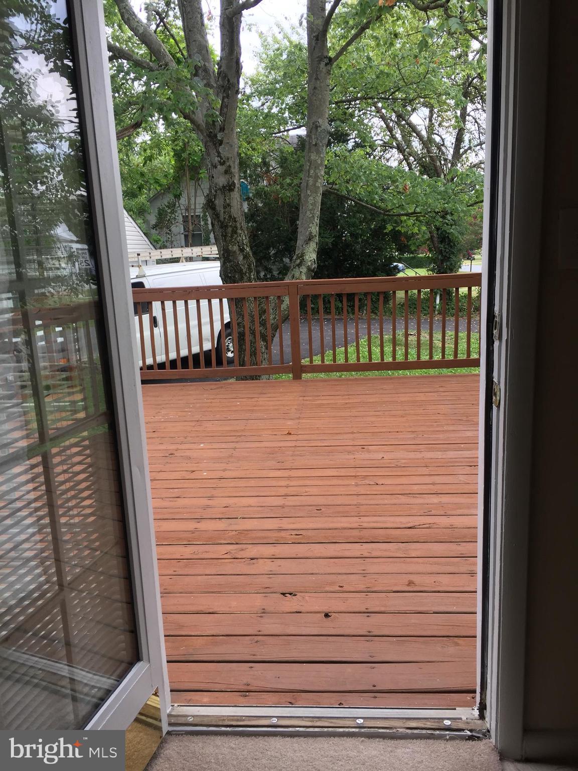 7327 Windsor Mill Road Baltimore, MD 21244 - Photo 14 of 28 Deck off kitchen