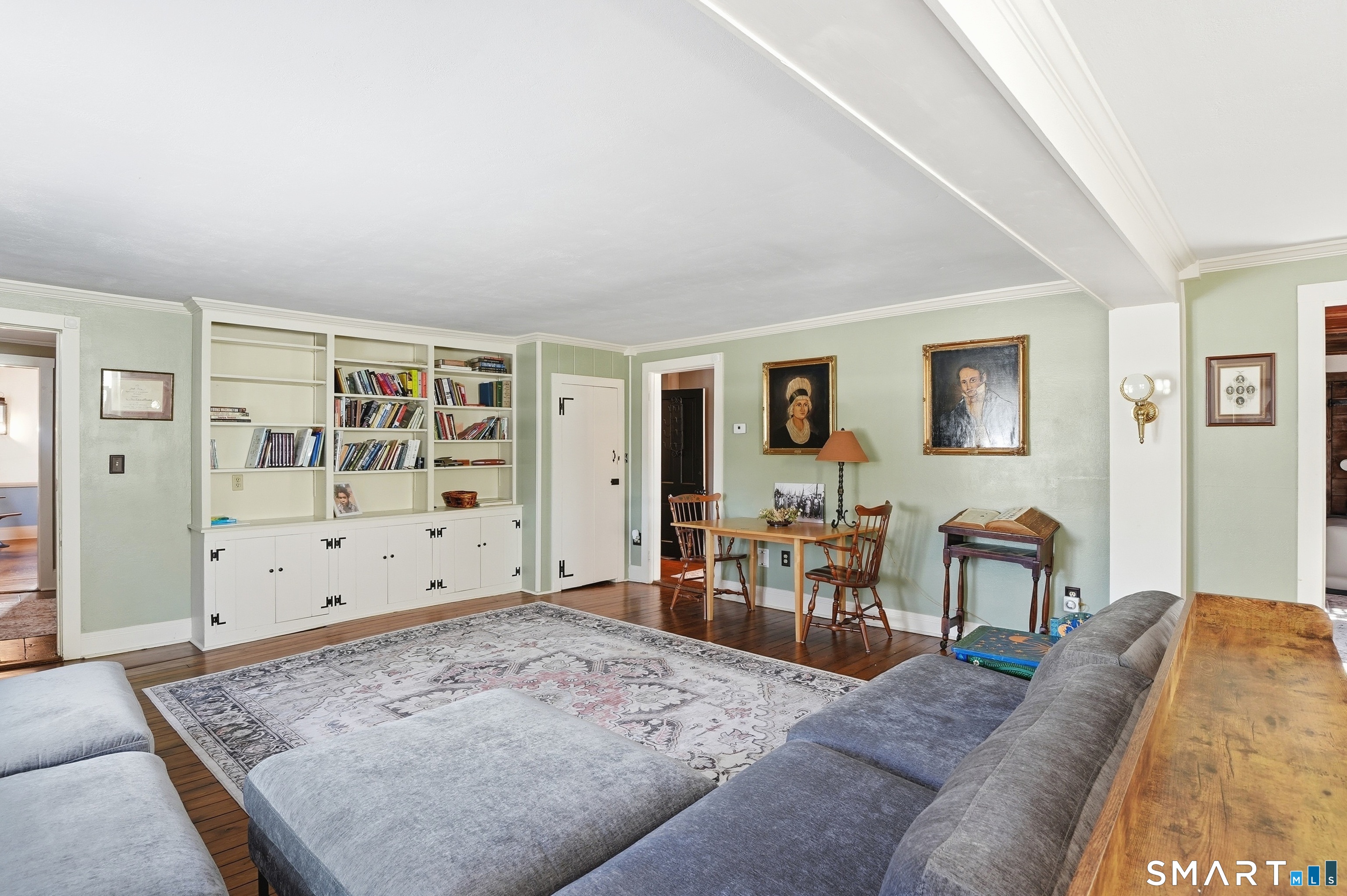 417 Washington Street Norwich, CT 06360 - Photo 16 of 40 a living room with furniture