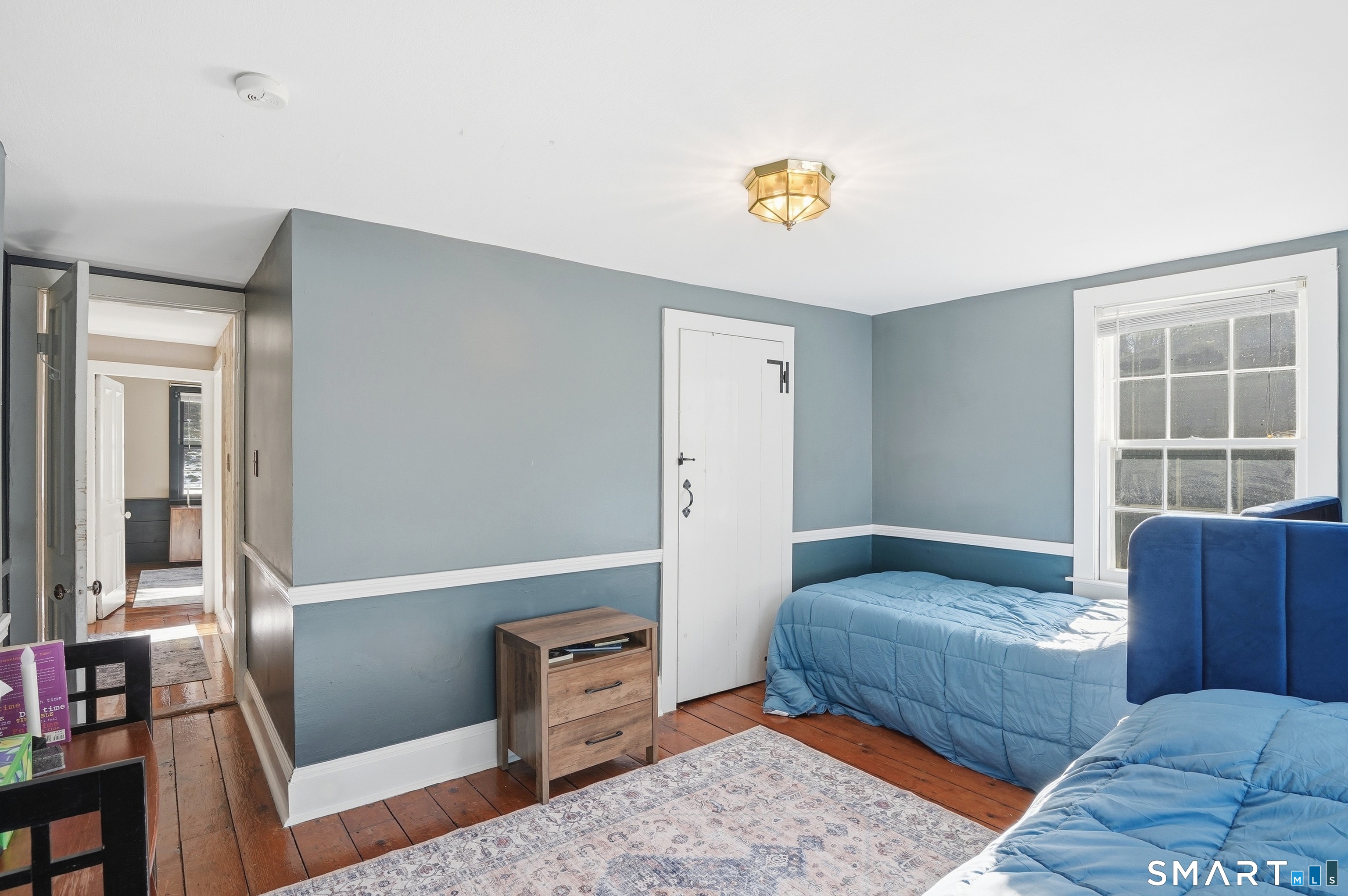417 Washington Street Norwich, CT 06360 - Photo 23 of 40 a living room with furniture and a window