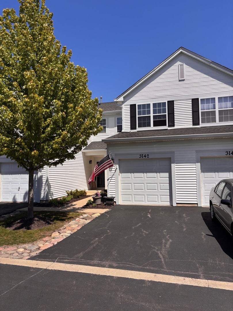 3142 Falling Waters Lane, Unit 3142 Lindenhurst, IL 60046 - Photo 3 of 33