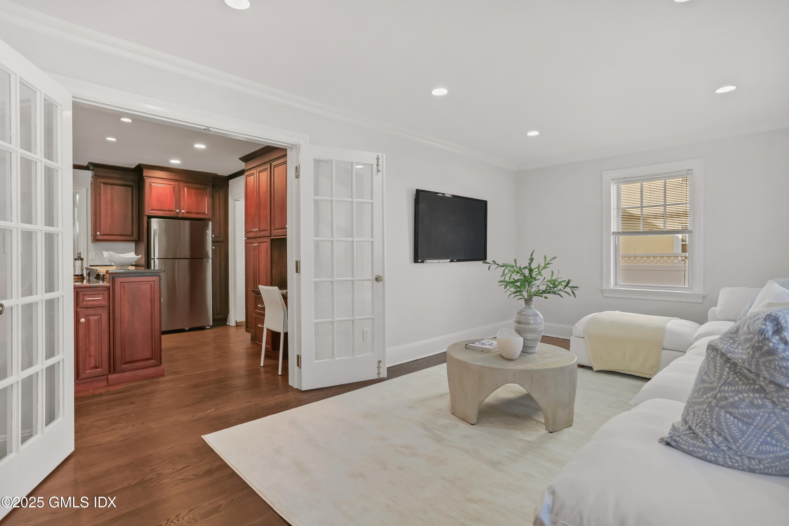 151 Hamilton Avenue Greenwich, CT 06830 - Photo 10 of 23 Family Room/Kitchen