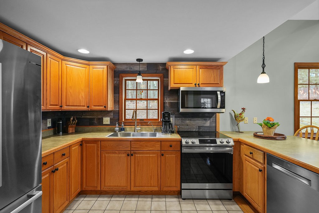 45 Ross Road Burrillville, RI 02859 - Photo 11 of 40 Gallery Image 11
