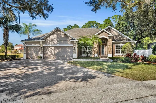 $579,000 | 419 East Blue Water Edge Drive, Eustis, FL 32736