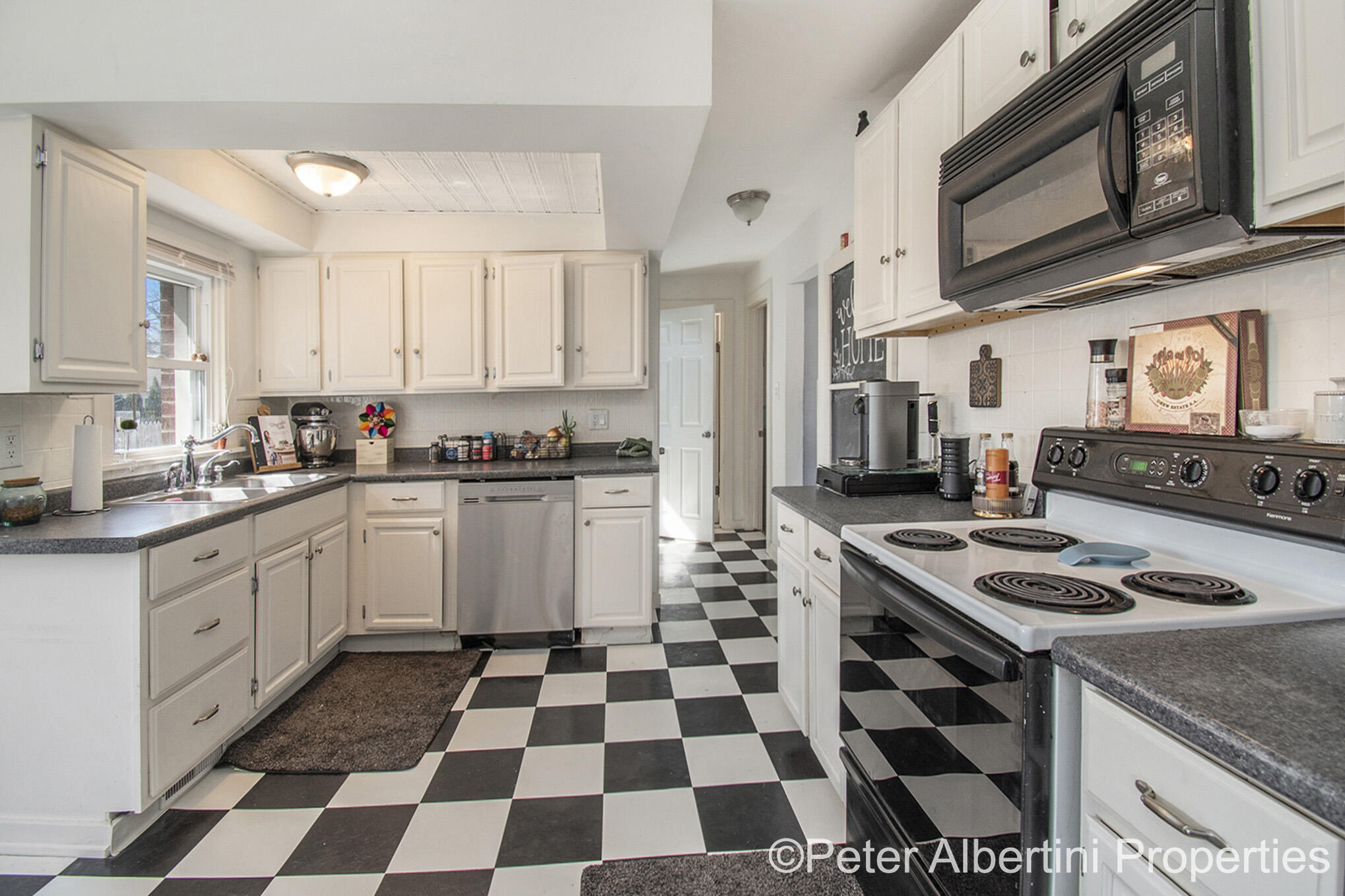 4451 Shattuck Road Saginaw, MI 48603 - Photo 7 of 18 Next Door Photos 4451_5