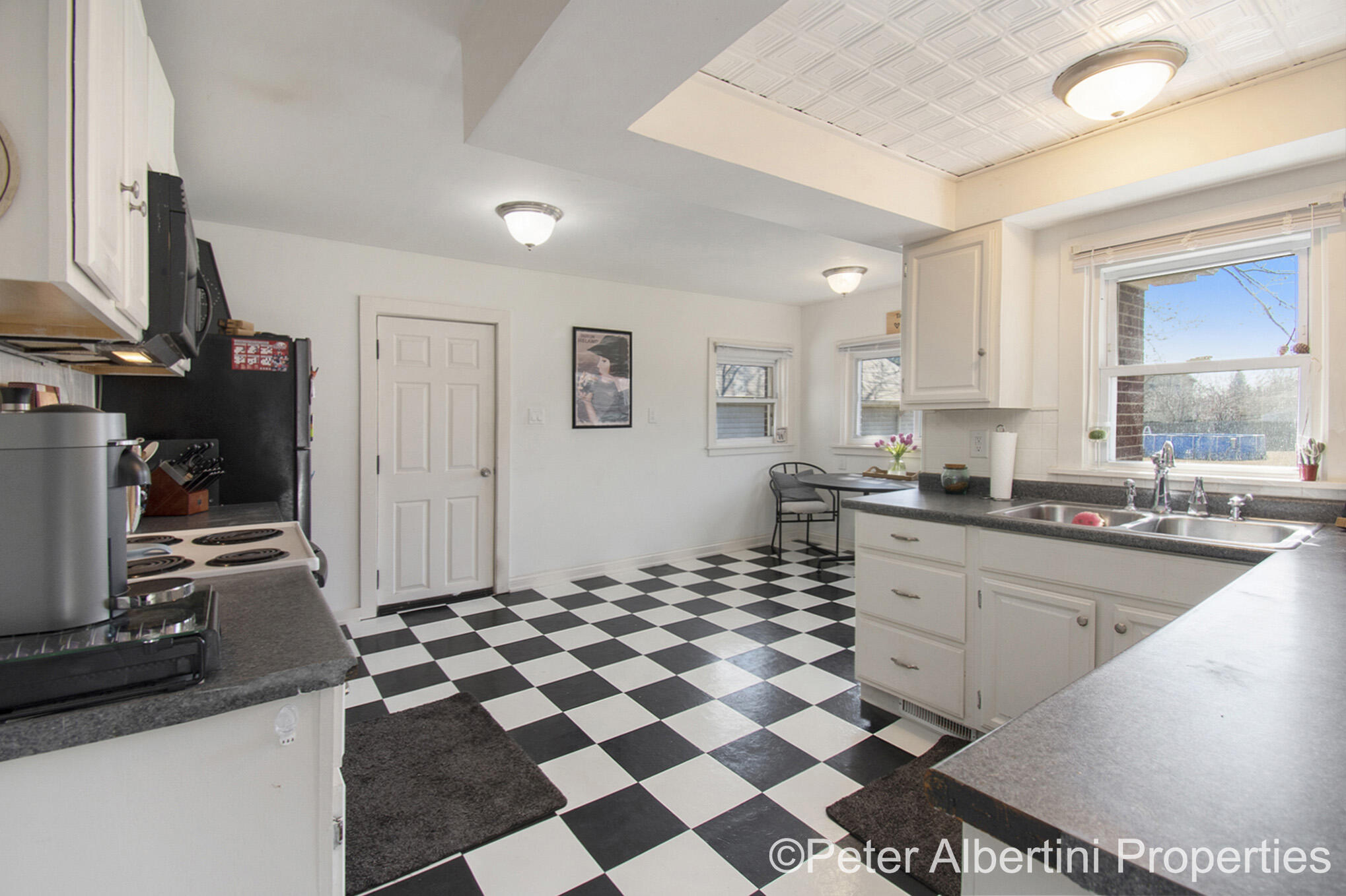 4451 Shattuck Road Saginaw, MI 48603 - Photo 8 of 18 Next Door Photos 4451_3