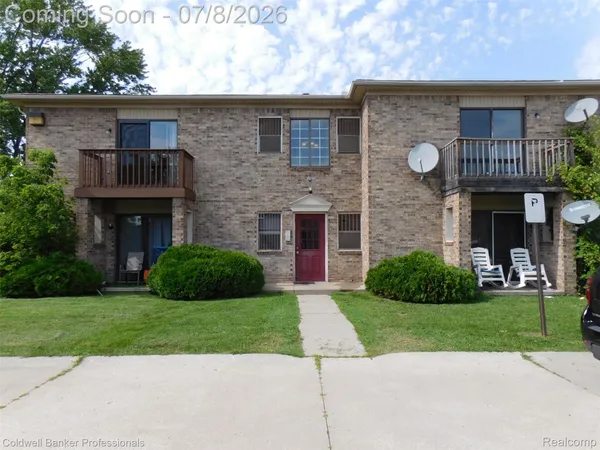$139,900 | 284 East 13 Mile Road, Madison Heights, MI 48071