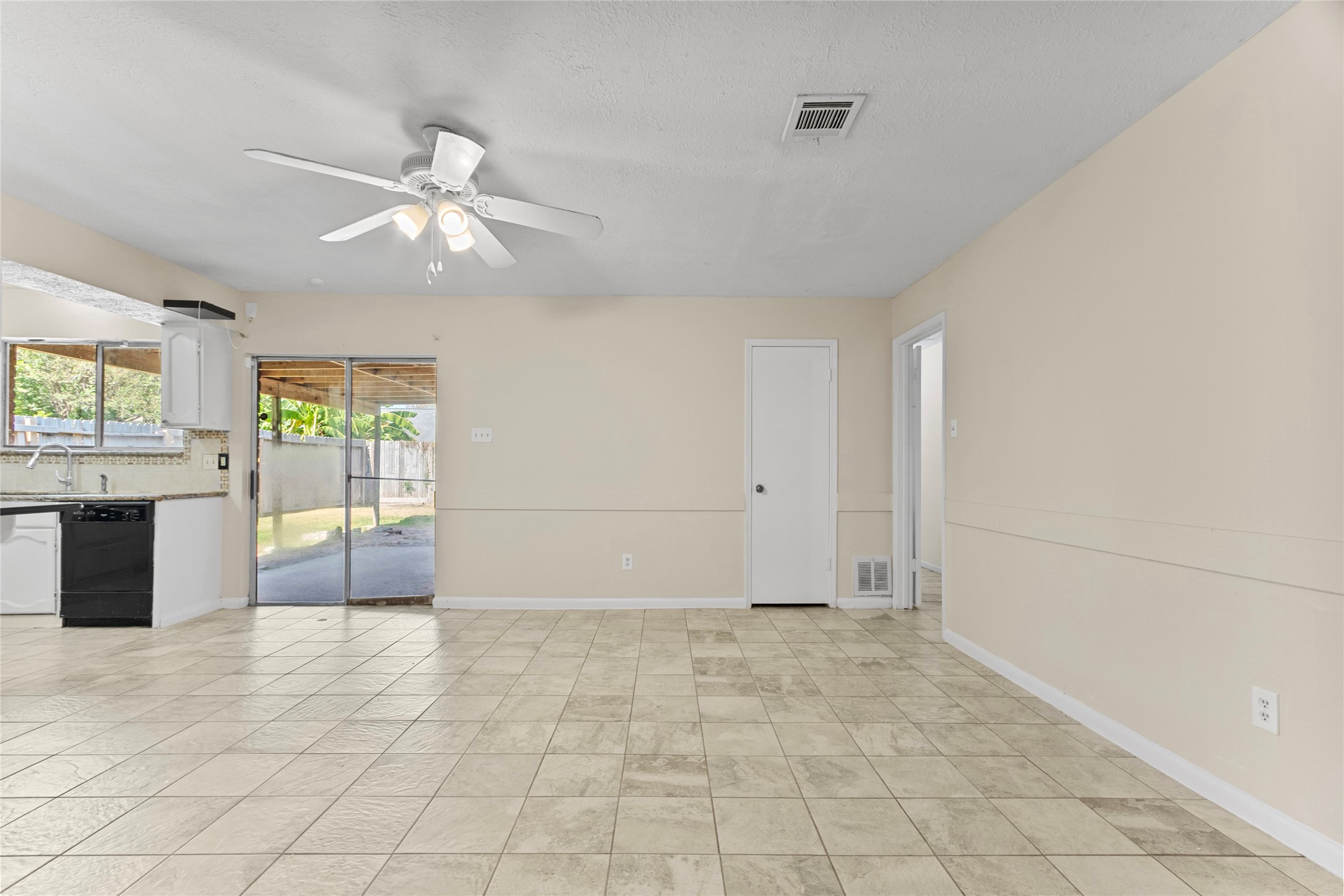 6630 Brownie Campbell Road Houston, TX 77086 - Photo 9 of 28 a view of an empty room with a window