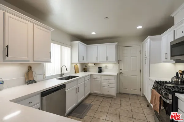 $729,000 | 15721 Cobalt Street, Unit 102, Sylmar, CA 91342