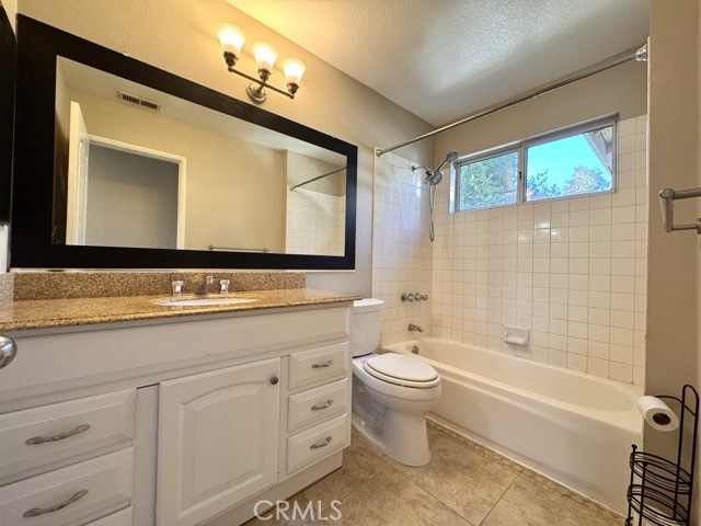 40085 Temecky Way Murrieta, CA 92562 - Photo 39 of 55 a bathroom with a toilet a sink and a bathtub