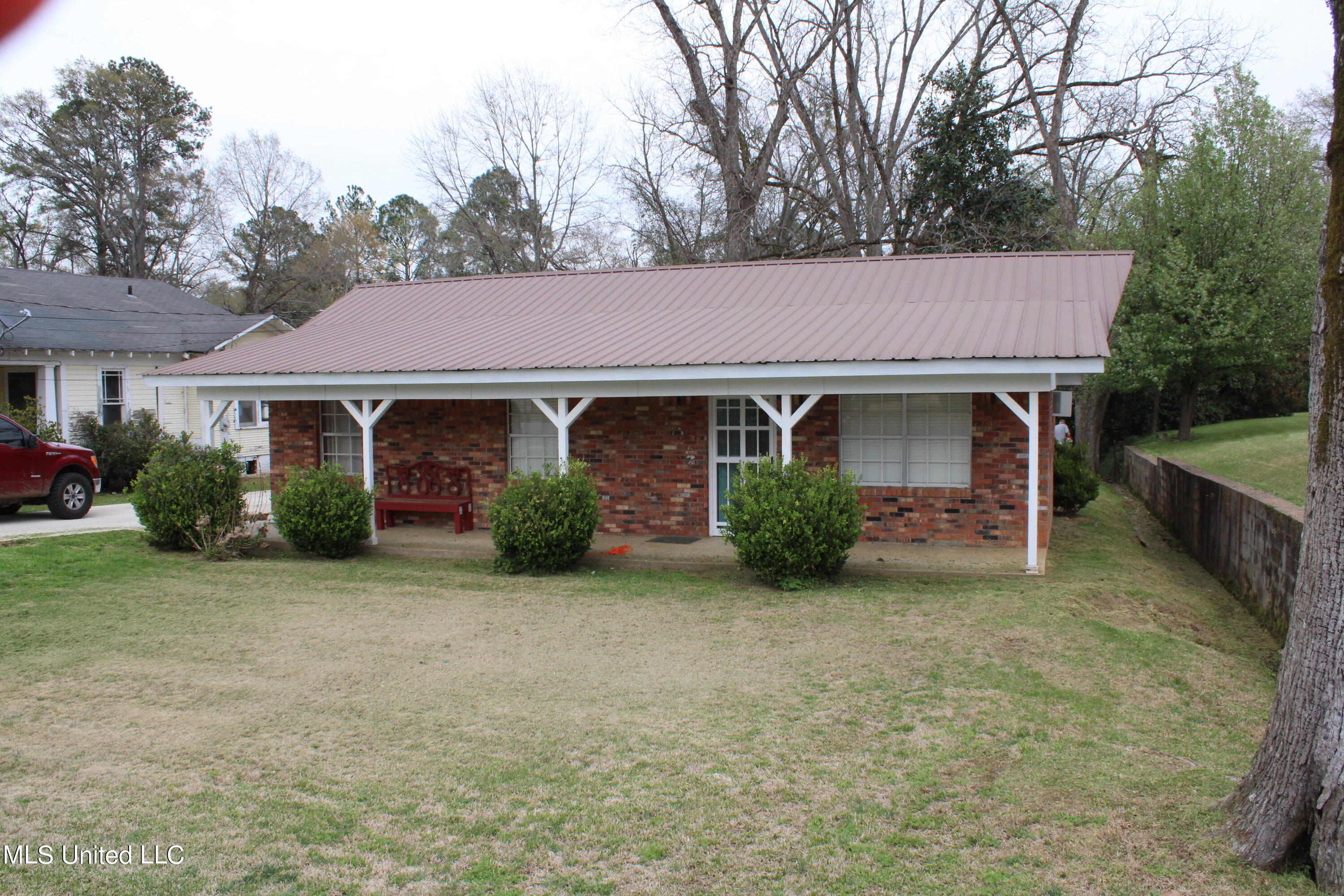 404 St Matthew Street Carthage, MS 39051 - Photo 2 of 27 IMG_2026