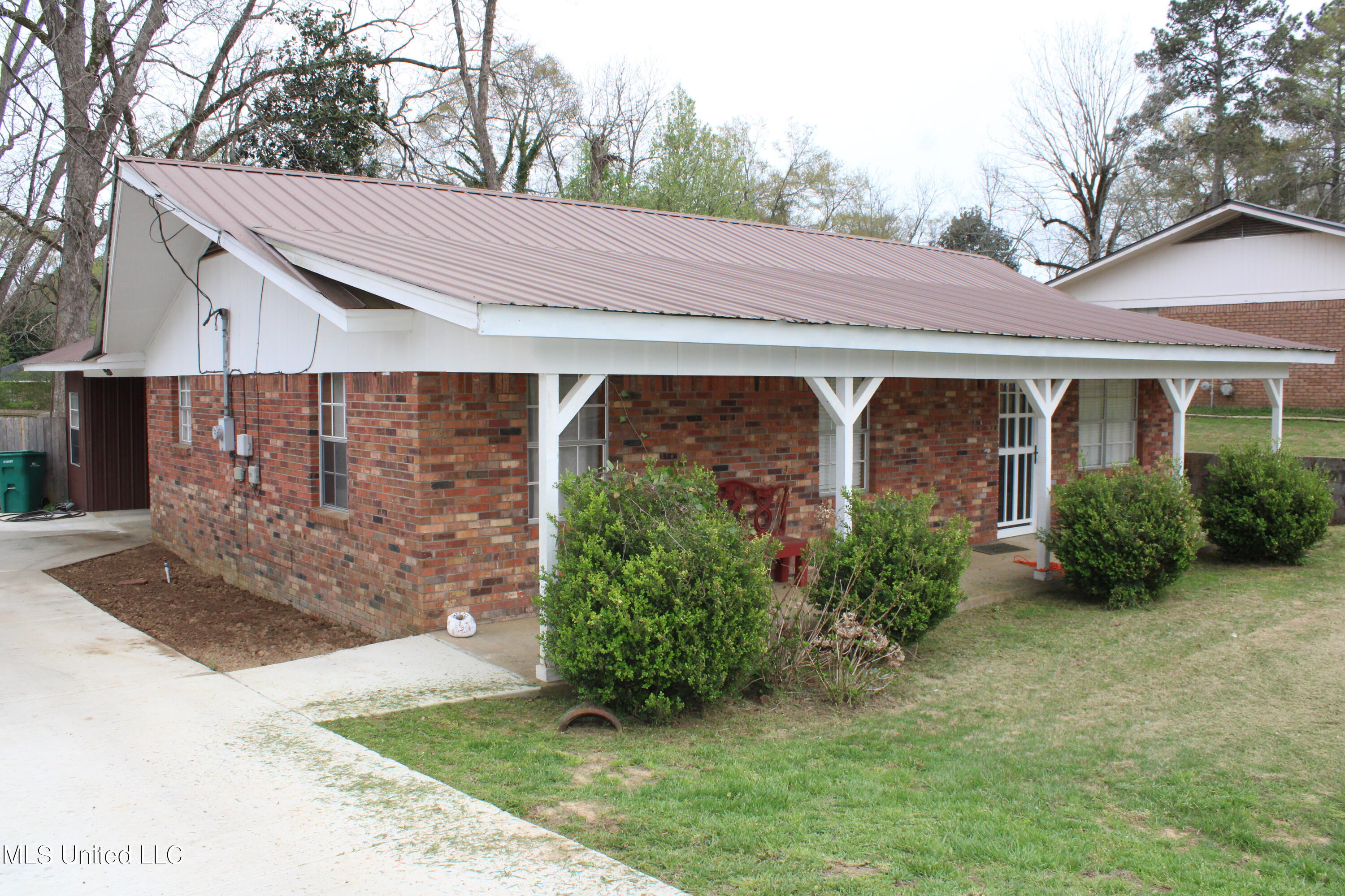 404 St Matthew Street Carthage, MS 39051 - Photo 4 of 27 IMG_2024