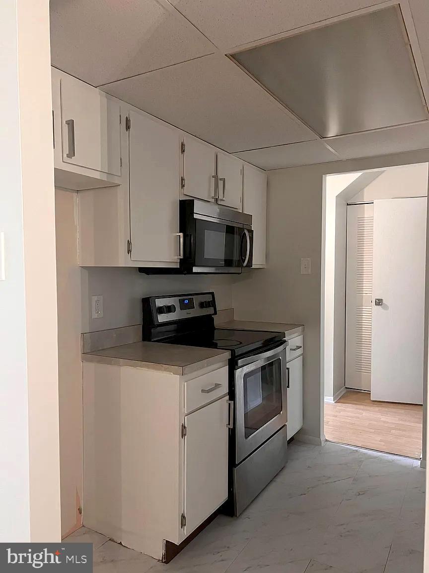 207 Village Walk, Unit 207 Exton, PA 19341 - Photo 4 of 17 Modern kitchen with sleek appliances.