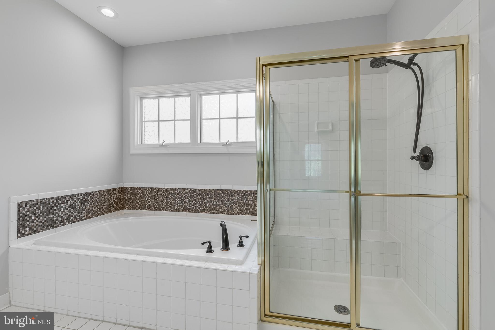 611 Catesby Court Southwest Leesburg, VA 20175 - Photo 63 of 96 a bathroom with a bathtub and a shower