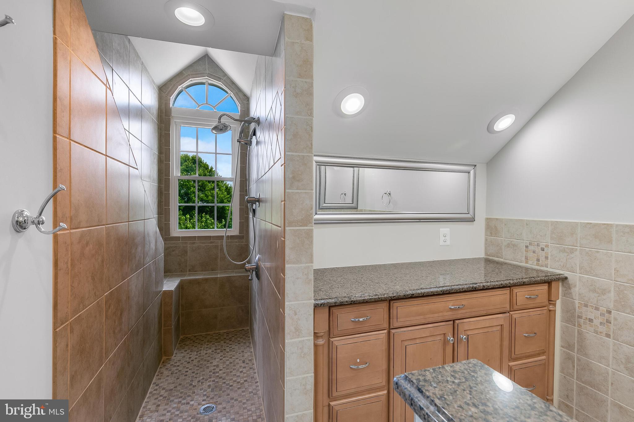 611 Catesby Court Southwest Leesburg, VA 20175 - Photo 70 of 96 3rd level guest bathrom