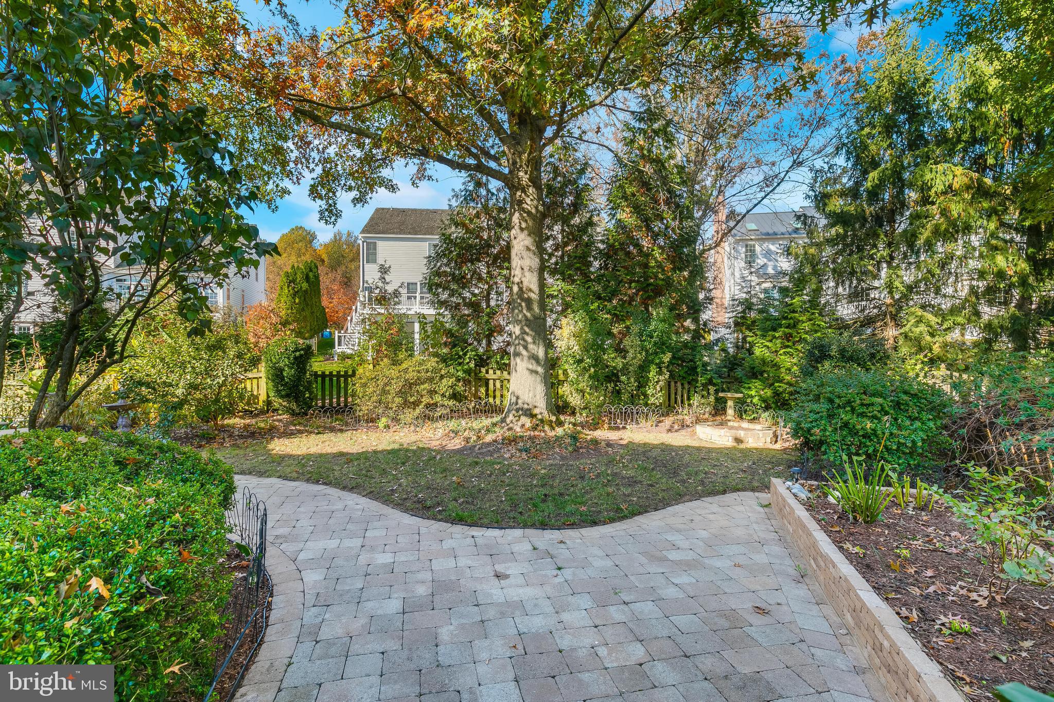 611 Catesby Court Southwest Leesburg, VA 20175 - Photo 84 of 96 a view of a yard with plants and trees