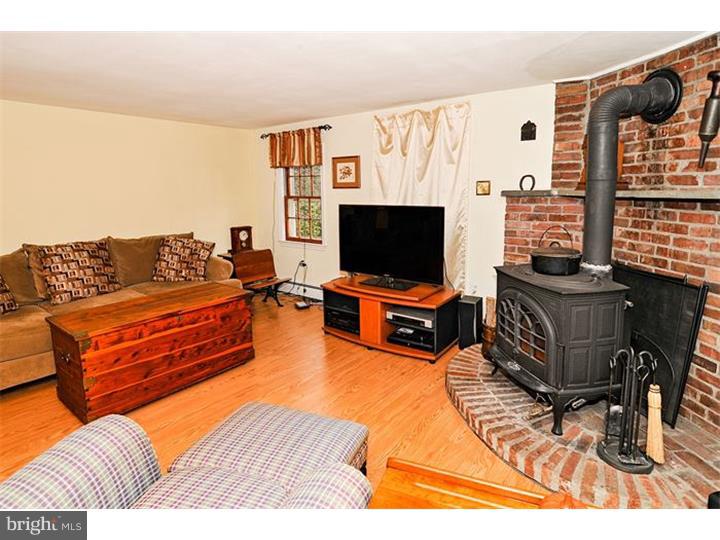 1322 Kulp Road Pottstown, PA 19465 - Photo 4 of 25 Family Room
