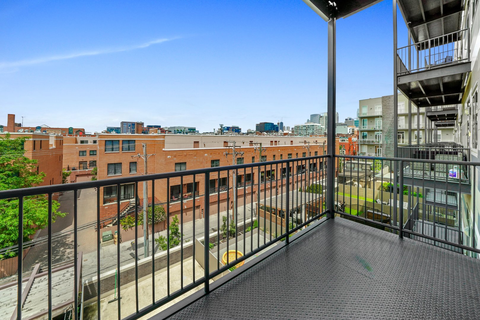 1128 West Adams Street, Unit 4E Chicago, IL 60607 - Photo 20 of 31 a view of city from a balcony