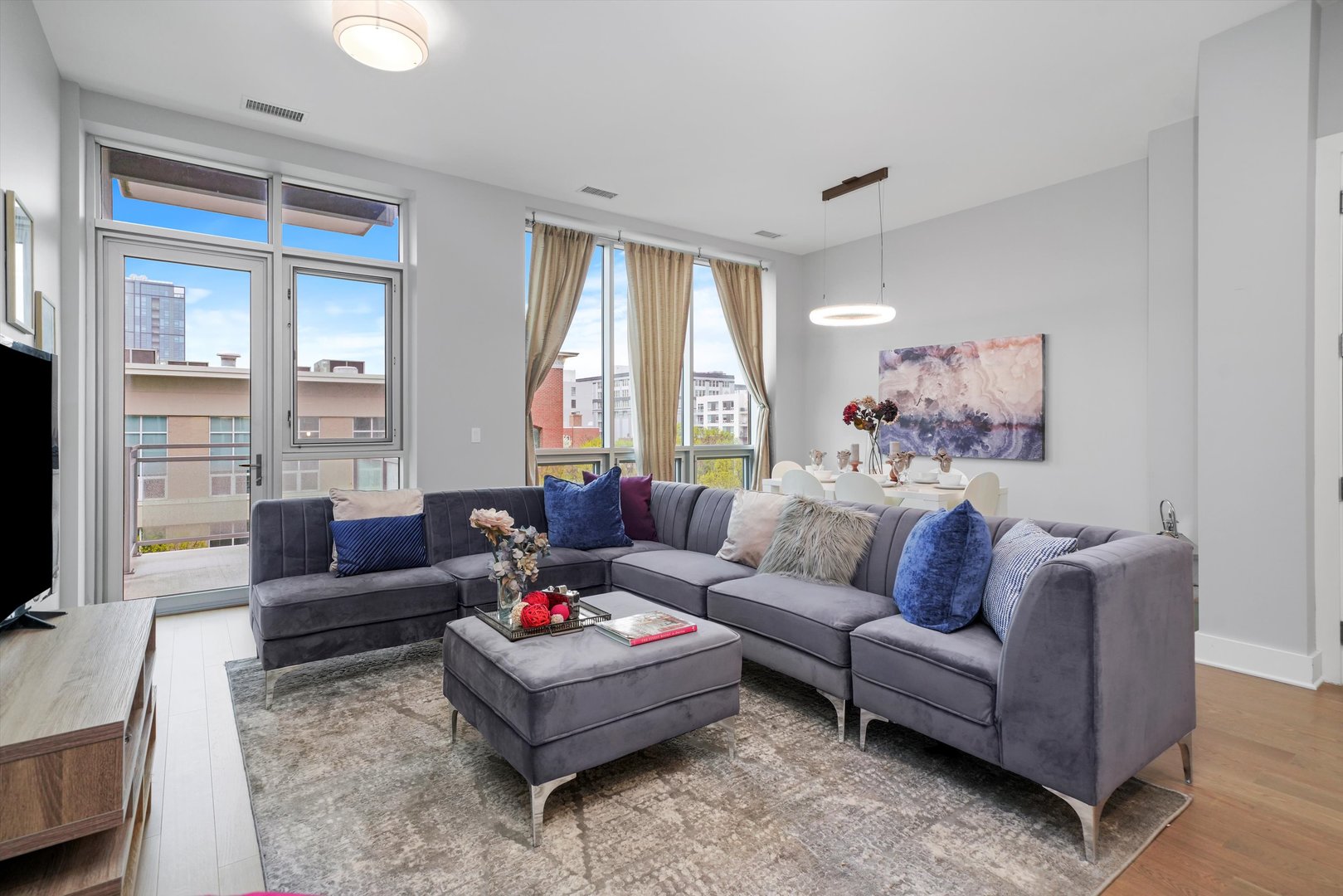 1128 West Adams Street, Unit 4E Chicago, IL 60607 - Photo 5 of 31 a living room with furniture and a flat screen tv
