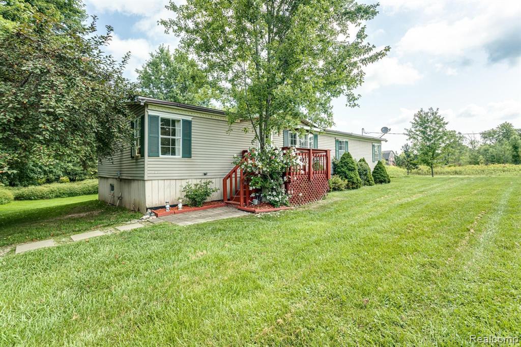 8925 Petz Road Imlay City, MI 48444 - Photo 5 of 44