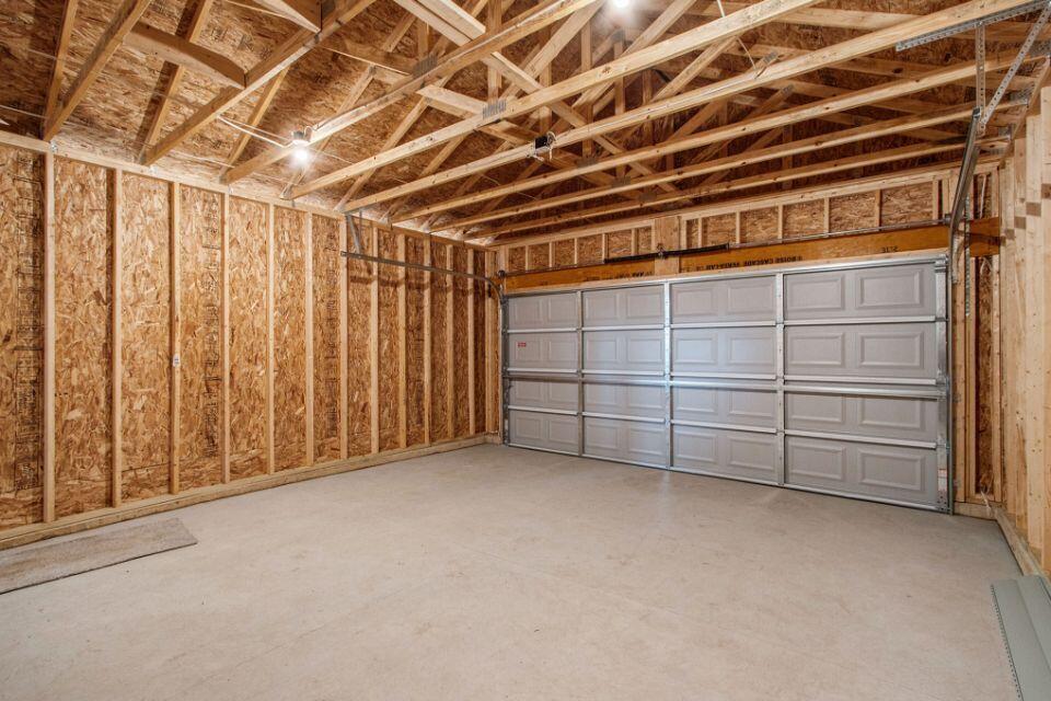 615 Arizona Boulevard Three Rivers, MI 49093 - Photo 17 of 21 MFW010-i2060-Garage