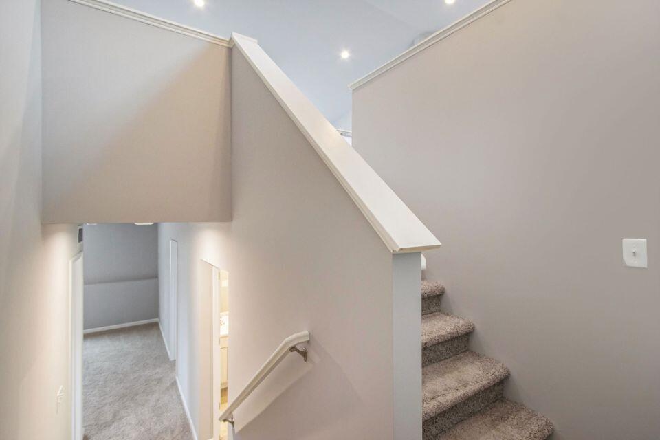 615 Arizona Boulevard Three Rivers, MI 49093 - Photo 2 of 21 MFW010-i2060-Foyer