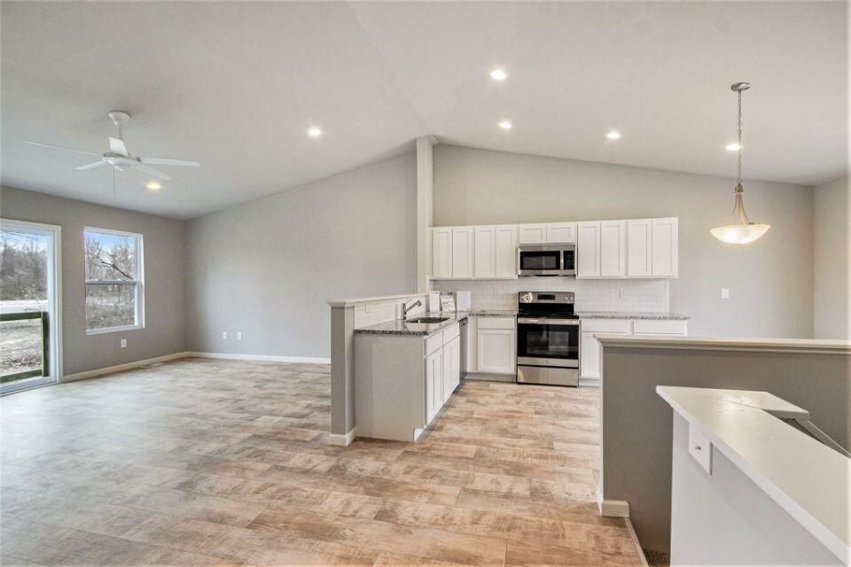 615 Arizona Boulevard Three Rivers, MI 49093 - Photo 3 of 21 MFW010-i2060-Upper Level