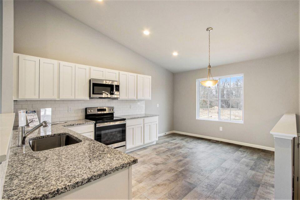 615 Arizona Boulevard Three Rivers, MI 49093 - Photo 4 of 21 MFW010-i2060-Kitchen