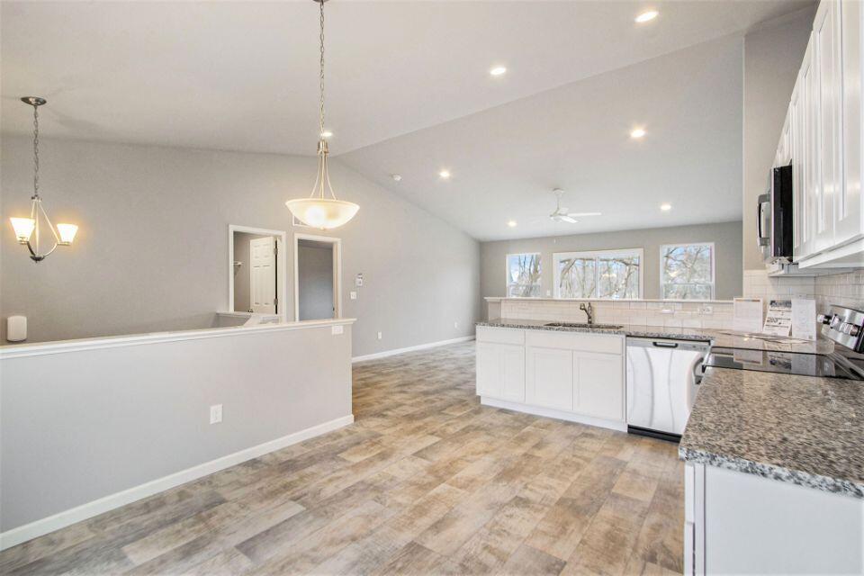 615 Arizona Boulevard Three Rivers, MI 49093 - Photo 5 of 21 MFW010-i2060-Nook