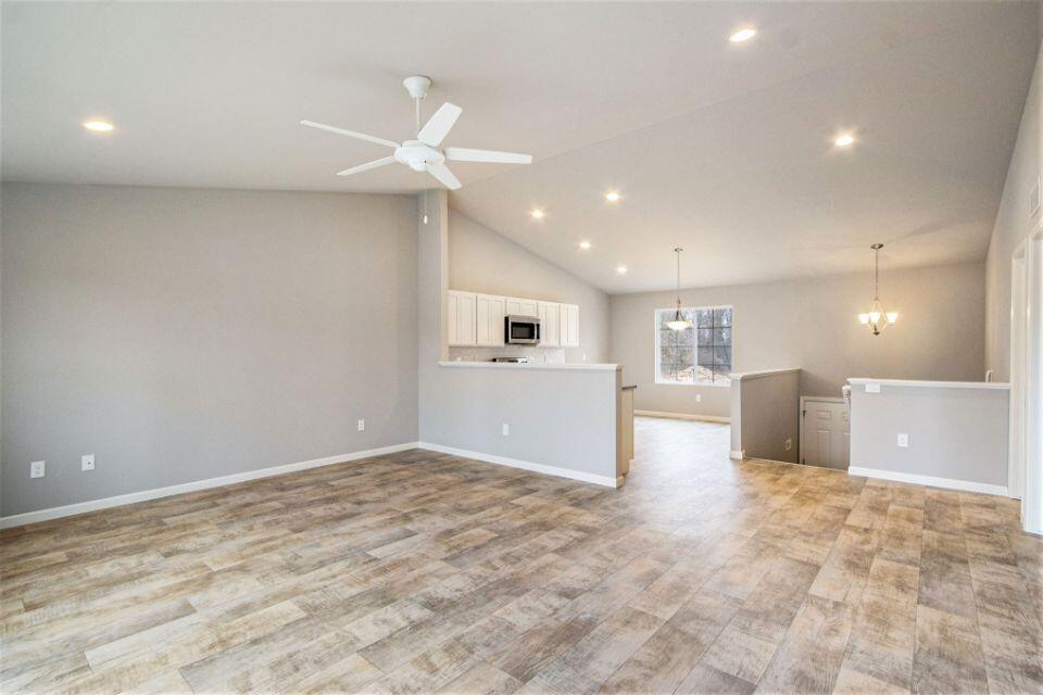 615 Arizona Boulevard Three Rivers, MI 49093 - Photo 6 of 21 MFW010-i2060-Great Room1
