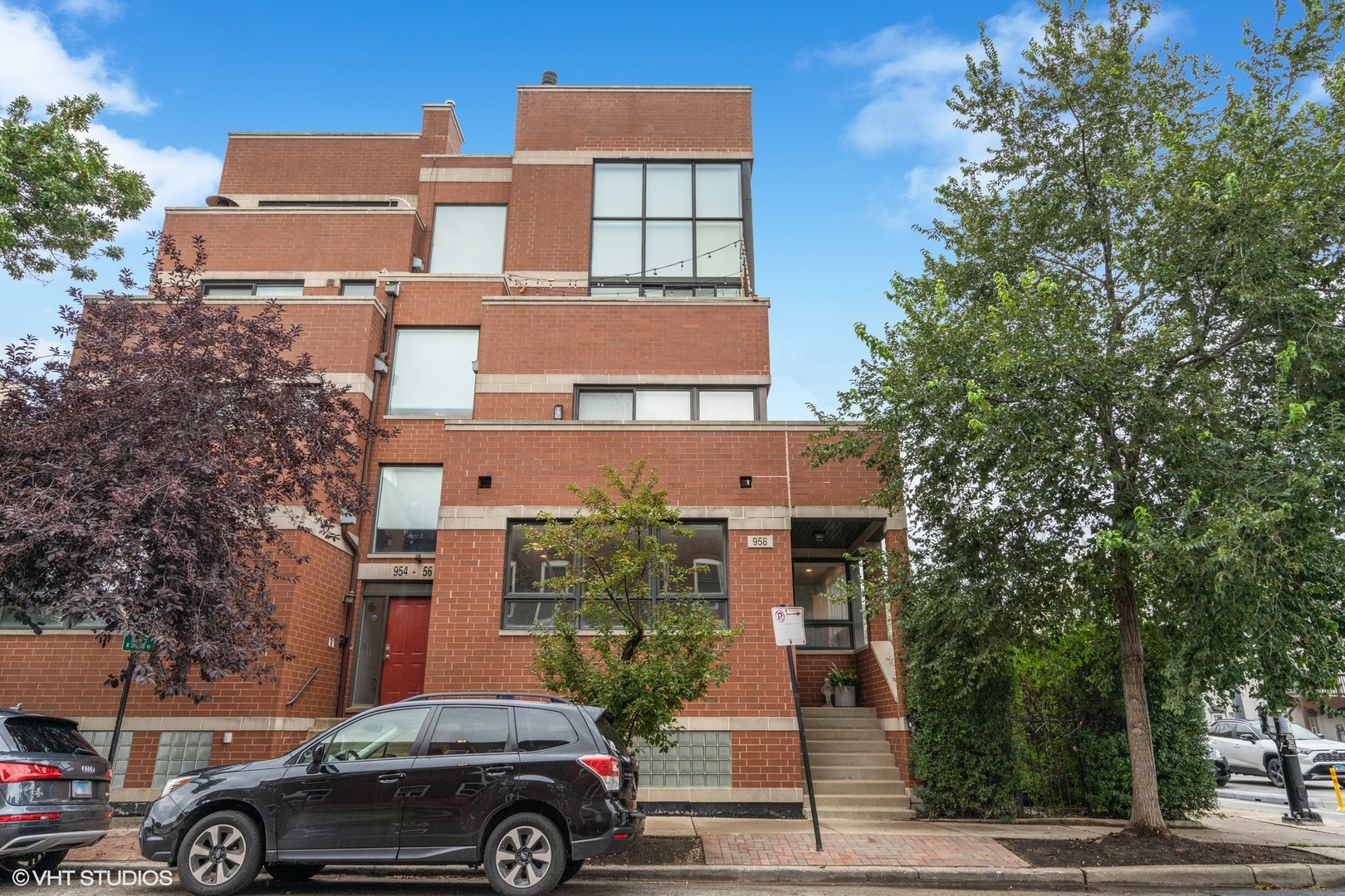 958 North Wood Street, Unit A Chicago, IL 60622 - Photo 1 of 17 front view of a building