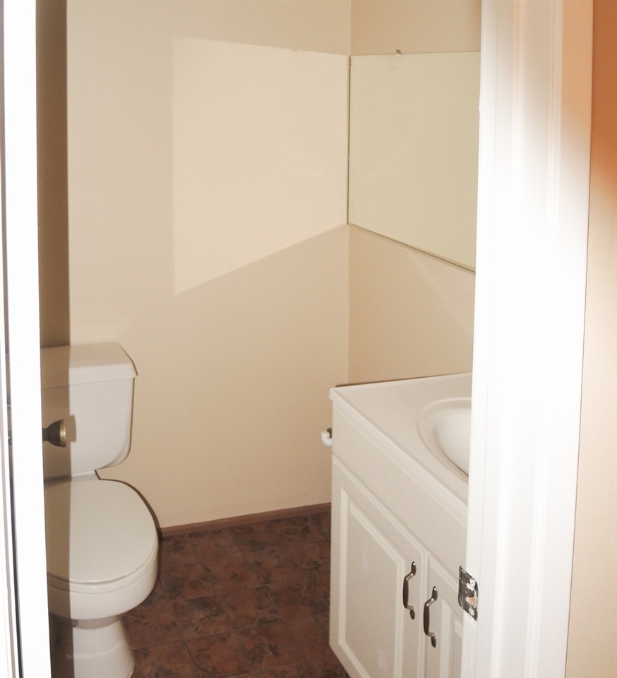 3550 Ruffin Road, Unit 178 San Diego, CA 92123 - Photo 5 of 13 1/2 Bath Downstairs